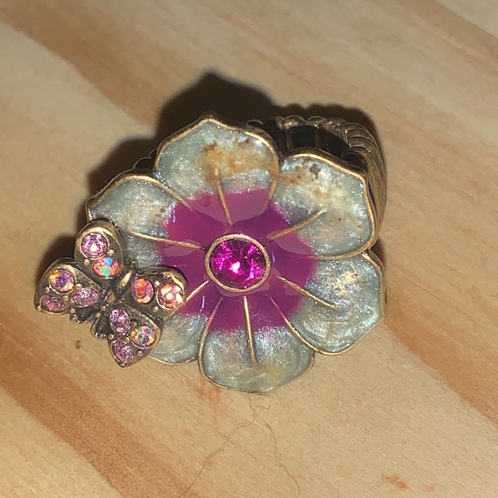 Flower Butterfly Adjustable Rhinestone with Purple pearl tone Ring EUC